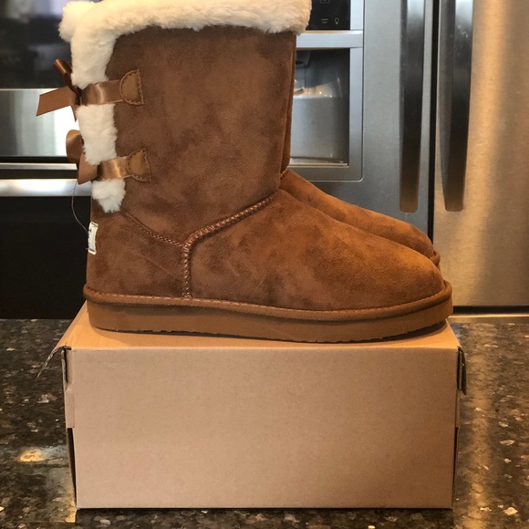 UGG Australian Boots - Picture 2 of 3
